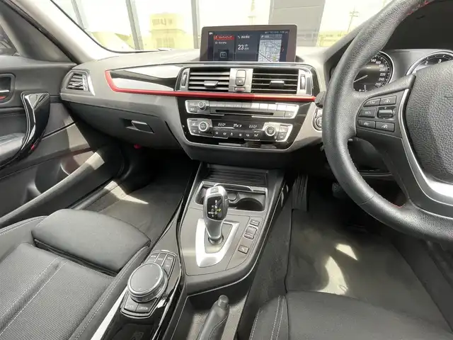ＢＭＷ １１８ｄ スポーツ 石川県 2018(平30)年 5.2万km ミネラルグレー 純正メモリナビ/〈BT／AM／FM／DVD〉/レーンアシストキープ/ヘッドライトべライザー/オートマチックハイビーム/ステアリングスイッチ/クルーズコントロール/コーナーセンサー〈前後〉/アイドリングストップ/ビルトインETC/バックカメラ/シートヒーター/シートリフター/電核ミラー/ウィンカーミラー/フォグランプ