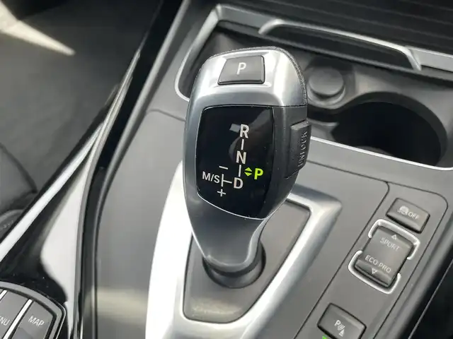 ＢＭＷ １１８ｄ スポーツ 石川県 2018(平30)年 5.2万km ミネラルグレー 純正メモリナビ/〈BT／AM／FM／DVD〉/レーンアシストキープ/ヘッドライトべライザー/オートマチックハイビーム/ステアリングスイッチ/クルーズコントロール/コーナーセンサー〈前後〉/アイドリングストップ/ビルトインETC/バックカメラ/シートヒーター/シートリフター/電核ミラー/ウィンカーミラー/フォグランプ