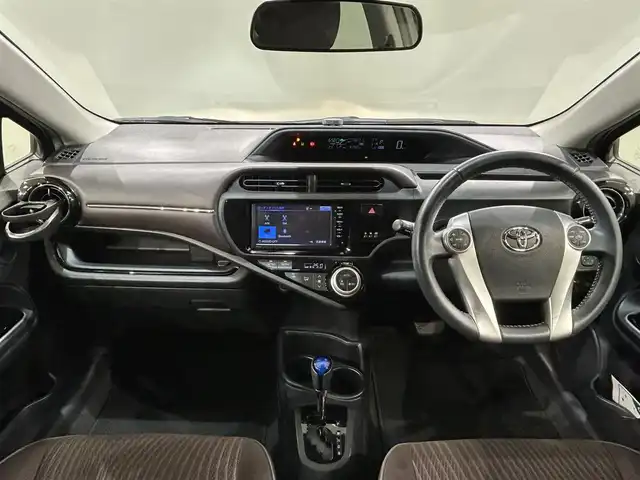 トヨタ アクア G 愛知県 2016(平28)年 9.2万km ライムホワイトパールクリスタルシャイン 純正ナビ【NSCP-W64】/衝突軽減ブレーキ/車線逸脱警報/クルーズコントロール/バックカメラ/アクセサリーソケット/オートハイビーム/電動格納ミラー/ＩＳＯＦＩＸ/純正フロアマット/スマートキースペアキー1本/ヘッドライト
