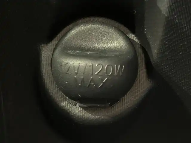 トヨタ アクア G 愛知県 2016(平28)年 9.2万km ライムホワイトパールクリスタルシャイン 純正ナビ【NSCP-W64】/衝突軽減ブレーキ/車線逸脱警報/クルーズコントロール/バックカメラ/アクセサリーソケット/オートハイビーム/電動格納ミラー/ＩＳＯＦＩＸ/純正フロアマット/スマートキースペアキー1本/ヘッドライト