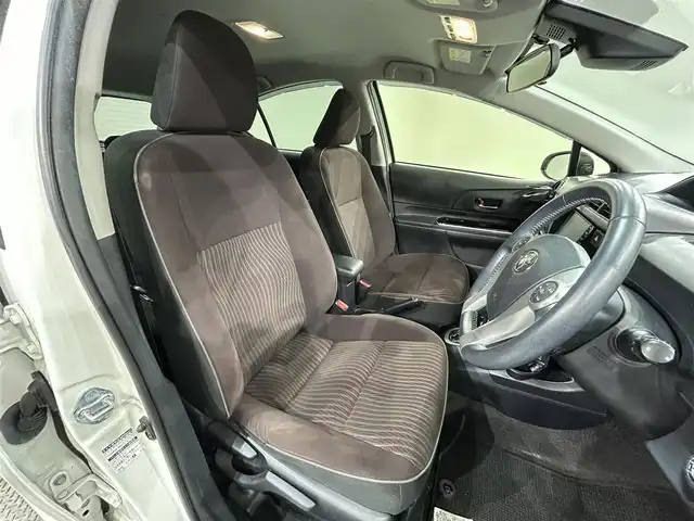 トヨタ アクア G 愛知県 2016(平28)年 9.2万km ライムホワイトパールクリスタルシャイン 純正ナビ【NSCP-W64】/衝突軽減ブレーキ/車線逸脱警報/クルーズコントロール/バックカメラ/アクセサリーソケット/オートハイビーム/電動格納ミラー/ＩＳＯＦＩＸ/純正フロアマット/スマートキースペアキー1本/ヘッドライト