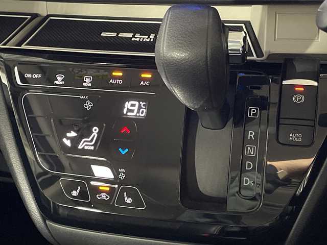 三菱 デリカミニ T プレミアム 福岡県 2023(令5)年 0.9万km アメジストブラック/シルキーホワイト ワンオーナー純正メモリーナビフルセグTVアラウンドビューモニター両側パワースライドドアマイパイロットレーダークルーズコントロールデジタルルームミラーハーフレザーシートe-アシスト衝突被害軽減ブレーキ踏み間違い衝突防止アシスト車線逸脱警報システム車線逸脱防止支援機能オートマチックハイビームふらつき警報前方衝突予測警報標識検知システム先行車発進通知LEDヘッドライトスマートキービルトインETCドライブレコーダー前席シートヒーターヒルスタートアシスト/保証書取扱説明書