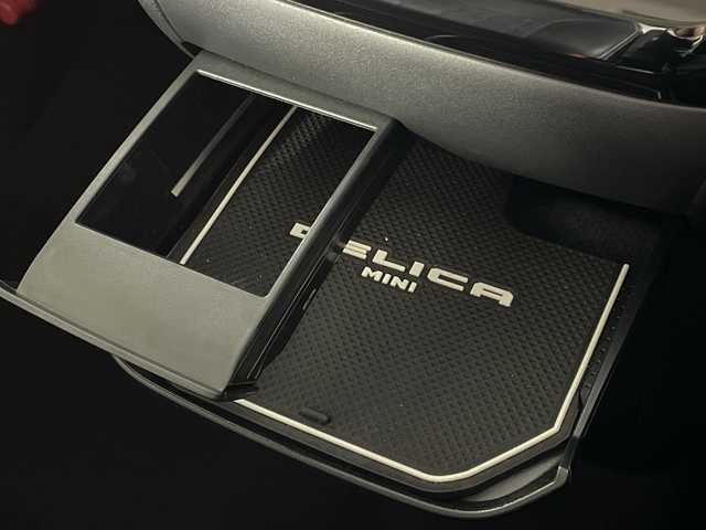 三菱 デリカミニ T プレミアム 福岡県 2023(令5)年 0.9万km アメジストブラック/シルキーホワイト ワンオーナー純正メモリーナビフルセグTVアラウンドビューモニター両側パワースライドドアマイパイロットレーダークルーズコントロールデジタルルームミラーハーフレザーシートe-アシスト衝突被害軽減ブレーキ踏み間違い衝突防止アシスト車線逸脱警報システム車線逸脱防止支援機能オートマチックハイビームふらつき警報前方衝突予測警報標識検知システム先行車発進通知LEDヘッドライトスマートキービルトインETCドライブレコーダー前席シートヒーターヒルスタートアシスト/保証書取扱説明書