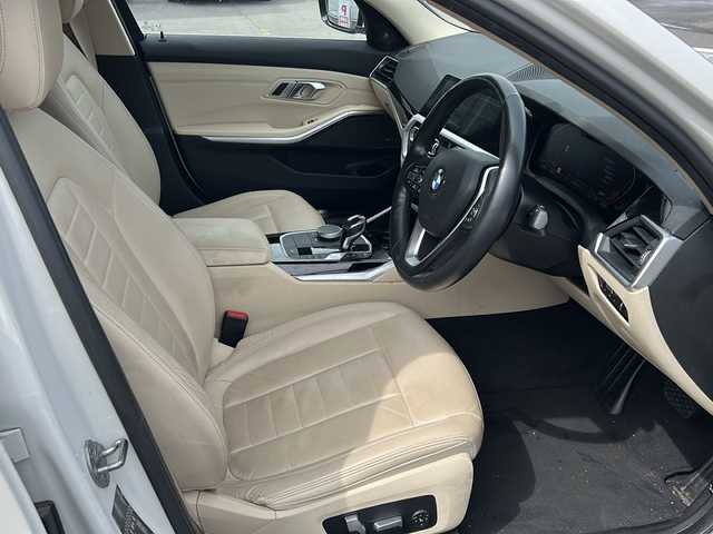 ＢＭＷ ３２０ｄ xDrive 長野県 2019(令1)年 6.4万km アルピンホワイトⅢ ・純正HDDナビゲーション/AM FM フルセグTV Bluetooth/・バックカメラ/・ETC/・衝突軽減ブレーキ/・レーンキープアシスト/・ブラインドスポットモニター/・クルーズコントロール/・harman/kardonスピーカー/・運転席シートメモリー/・パワーシート(D/N)/・LEDヘッドライト/・オートライト/・コーナーセンサー/・パワートランク/・純正17インチアルミホイール/・アイドリングストップ/・横滑り防止装置/・ドライブレコーダー/・フロアマット/・電動格納ミラー/・スマートキー/・エンジンプッシュスタート