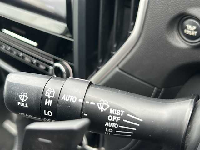 スバル フォレスター プレミアム 山口県 2018(平30)年 5.4万km ダークグレーメタリック 禁煙車/ワンオーナー/純正DIATONESOUNDビルトインナビ/フルセグTV/バックカメラ、フロントカメラ、サイドカメラ/ETC/純正ドライブレコーダー/黒本革シート/アイサイト/プリクラッシュブレーキ//アダプティブクルーズコントロール/車線中央維持・先行車追従操舵機能/車線逸脱抑制機能/AT誤発進・誤後進抑制制御/車線逸脱警報/先行車発進お知らせ/RAB(後退時自動ブレーキシステム)/アクティブ・トルク・ベクタリング/LEDヘッドライト/オートライト/ステアリング連動ヘッドライト/フロントフォグランプ/パワーリヤゲート(メモリー機能付)/前席パワーシート/運転席ポジションメモリー/全席シートヒーター/純正18インチアルミホイール/革巻きステアリング/ステアリングスイッチ/パドルシフト/ステアリングヒーター/純正フロアマット/純正ドアバイザー/電子パーキングブレーキ/オートブレーキホールド/プッシュスタート/電動格納ミラーウィンカー/アイドリングストップ/新車保証書・取扱説明書/スペアキー/記録簿R6.10