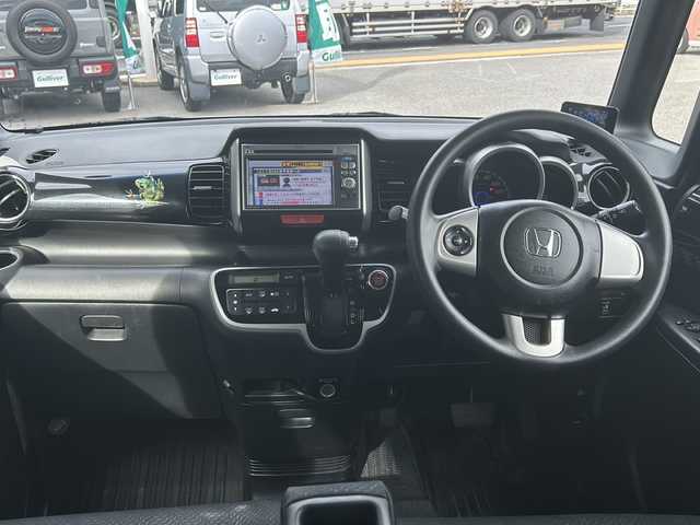 ホンダ Ｎ ＢＯＸ カスタム G Lパッケージ 鳥取県 2013(平25)年 14.6万km プレミアムホワイトパール ワンオーナー/純正ナビ(VXM-128VS)/ワンセグテレビ/バックカメラ/Ｌパッケージ/フルオート・エアコンディショナー/ナビ装着用スペシャルパッケージ/ディスチャージヘッドライト(オートライトコントロール機構付)/アイドリングストップシステム/ドアバイザー/プッシュスタート/片側パワースライドドア/ETC
