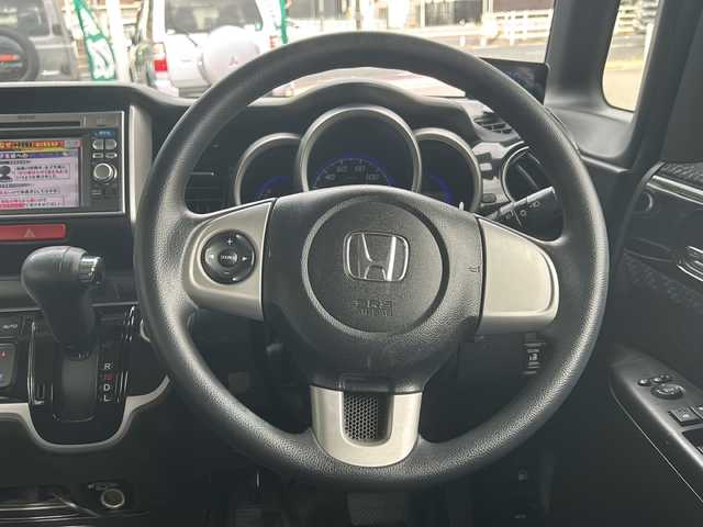ホンダ Ｎ ＢＯＸ カスタム G Lパッケージ 鳥取県 2013(平25)年 14.6万km プレミアムホワイトパール ワンオーナー/純正ナビ(VXM-128VS)/ワンセグテレビ/バックカメラ/Ｌパッケージ/フルオート・エアコンディショナー/ナビ装着用スペシャルパッケージ/ディスチャージヘッドライト(オートライトコントロール機構付)/アイドリングストップシステム/ドアバイザー/プッシュスタート/片側パワースライドドア/ETC