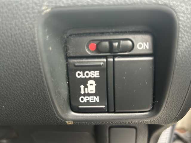 ホンダ Ｎ ＢＯＸ カスタム G Lパッケージ 鳥取県 2013(平25)年 14.6万km プレミアムホワイトパール ワンオーナー/純正ナビ(VXM-128VS)/ワンセグテレビ/バックカメラ/Ｌパッケージ/フルオート・エアコンディショナー/ナビ装着用スペシャルパッケージ/ディスチャージヘッドライト(オートライトコントロール機構付)/アイドリングストップシステム/ドアバイザー/プッシュスタート/片側パワースライドドア/ETC