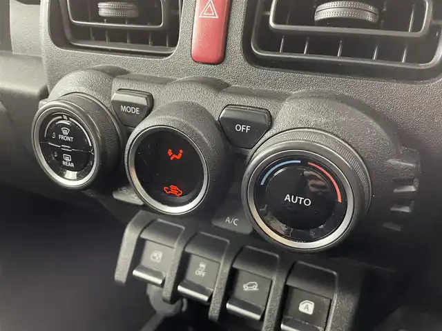 スズキ ジムニー XL 群馬県 2020(令2)年 5.5万km シルキーシルバーメタリック 純正8インチSDナビ/（フルセグTV/BT/CD/DVD/AM/FM）/‐‐‐‐‐‐‐‐‐‐‐‐　/純正８インチナビ　ＪＡＯＳ足廻りリフトアップ　ＪＡＯＳアルミホイール　ＪＡＯＳマフラー　社外ルーフキャリア　前後ドライブレコーダー　デュアルセンサーブレーキサポート　プッシュスタート　４ＷＤ　禁煙車