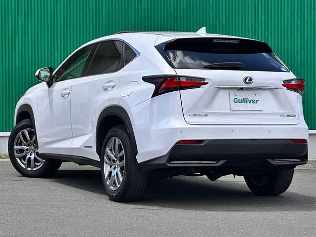 レクサス ＮＸ 300h Iパッケージ 宮城県 2015(平27)年 7.8万km ソニッククォーツ ムーンルーフ/18インチアルミホイール/プリクラッシュセーフティシステムセット/・ミリ波レーダー式プリクラッシュセーフティシステム/・レーダークルーズコントロール/パワーバックドア/コーナーセンサーセット/・クリアランスソナー/・バックソナー/AC100V/100W/＝＝＝/純正ナビ/・CD/DVD/・Blu-ray/・Bluetooth/・フルセグTV/バックモニター/サイドモニター/ビルトインETC/ドライブレコーダー/L_Texシート（合皮）/シートヒーター/ステアリングヒーター/パワーシート（運転席メモリー機能付）/革巻きステアリング/ステアリングスイッチ/パドルシフト/MTモード付AT/電動パーキングブレーキ/ブレーキホールド/角型3眼LEDヘッドランプ/LEDデイライト/オートライト/スマートキー＆プッシュスタート/スペアキー1本/カードキー/電動格納ミラー/フロアマット/トノカバー/W/サイド/ニー/カーテンエアバッグ