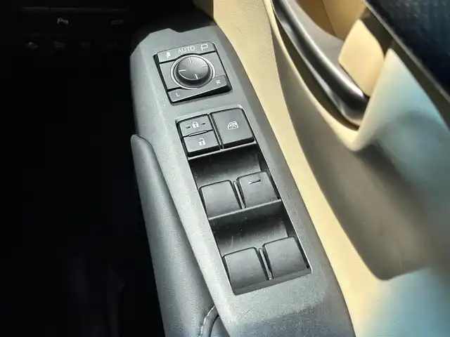 レクサス ＮＸ 300h Iパッケージ 宮城県 2015(平27)年 7.8万km ソニッククォーツ ムーンルーフ/18インチアルミホイール/プリクラッシュセーフティシステムセット/・ミリ波レーダー式プリクラッシュセーフティシステム/・レーダークルーズコントロール/パワーバックドア/コーナーセンサーセット/・クリアランスソナー/・バックソナー/AC100V/100W/＝＝＝/純正ナビ/・CD/DVD/・Blu-ray/・Bluetooth/・フルセグTV/バックモニター/サイドモニター/ビルトインETC/ドライブレコーダー/L_Texシート（合皮）/シートヒーター/ステアリングヒーター/パワーシート（運転席メモリー機能付）/革巻きステアリング/ステアリングスイッチ/パドルシフト/MTモード付AT/電動パーキングブレーキ/ブレーキホールド/角型3眼LEDヘッドランプ/LEDデイライト/オートライト/スマートキー＆プッシュスタート/スペアキー1本/カードキー/電動格納ミラー/フロアマット/トノカバー/W/サイド/ニー/カーテンエアバッグ