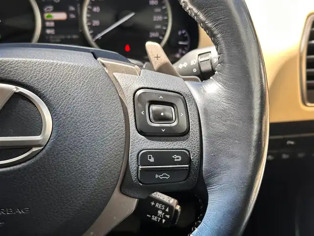 レクサス ＮＸ 300h Iパッケージ 宮城県 2015(平27)年 7.8万km ソニッククォーツ ムーンルーフ/18インチアルミホイール/プリクラッシュセーフティシステムセット/・ミリ波レーダー式プリクラッシュセーフティシステム/・レーダークルーズコントロール/パワーバックドア/コーナーセンサーセット/・クリアランスソナー/・バックソナー/AC100V/100W/＝＝＝/純正ナビ/・CD/DVD/・Blu-ray/・Bluetooth/・フルセグTV/バックモニター/サイドモニター/ビルトインETC/ドライブレコーダー/L_Texシート（合皮）/シートヒーター/ステアリングヒーター/パワーシート（運転席メモリー機能付）/革巻きステアリング/ステアリングスイッチ/パドルシフト/MTモード付AT/電動パーキングブレーキ/ブレーキホールド/角型3眼LEDヘッドランプ/LEDデイライト/オートライト/スマートキー＆プッシュスタート/スペアキー1本/カードキー/電動格納ミラー/フロアマット/トノカバー/W/サイド/ニー/カーテンエアバッグ