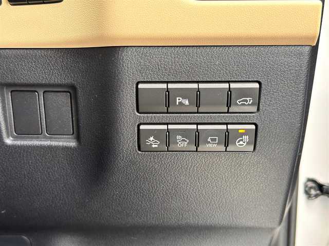 レクサス ＮＸ 300h Iパッケージ 宮城県 2015(平27)年 7.8万km ソニッククォーツ ムーンルーフ/18インチアルミホイール/プリクラッシュセーフティシステムセット/・ミリ波レーダー式プリクラッシュセーフティシステム/・レーダークルーズコントロール/パワーバックドア/コーナーセンサーセット/・クリアランスソナー/・バックソナー/AC100V/100W/＝＝＝/純正ナビ/・CD/DVD/・Blu-ray/・Bluetooth/・フルセグTV/バックモニター/サイドモニター/ビルトインETC/ドライブレコーダー/L_Texシート（合皮）/シートヒーター/ステアリングヒーター/パワーシート（運転席メモリー機能付）/革巻きステアリング/ステアリングスイッチ/パドルシフト/MTモード付AT/電動パーキングブレーキ/ブレーキホールド/角型3眼LEDヘッドランプ/LEDデイライト/オートライト/スマートキー＆プッシュスタート/スペアキー1本/カードキー/電動格納ミラー/フロアマット/トノカバー/W/サイド/ニー/カーテンエアバッグ