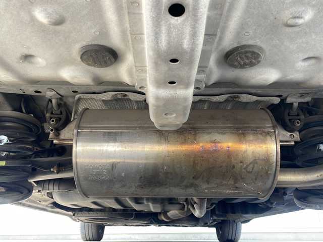 トヨタ ノア X Lセレクション 神奈川県 2011(平23)年 11.1万km ダークバイオレットマイカメタリック 片側パワースライドドア　/純正ＳＤナビＴＶ　CD/バックカメラ　/スマートキー　/純正フロアマット　/純正15インチアルミホイール　/３列シート　/キセノンヘッドライト　/ＥＴＣ　/オートエアコン　/カーテンエアバッグ/衝突被害軽減システム/ダブルエアバッグ