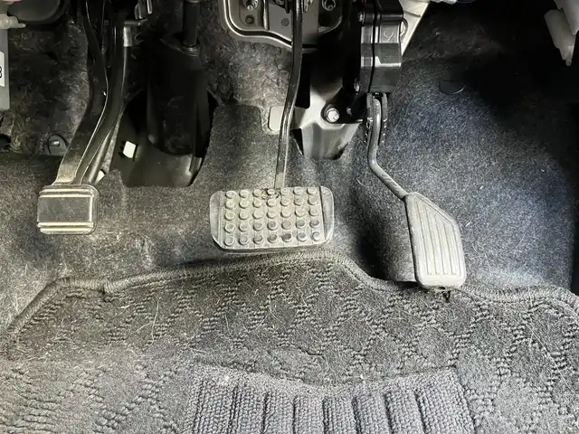 ダイハツ ムーヴ キャンバス G ブラックインテリア VS SAⅢ 高知県 2021(令3)年 2.6万km スムースグレーマイカメタリック/ブラックマイカメタリック 2トーン ディスプレイオーディオ/Bluetooth接続/ETC/Apple Car Play/Android Auto/ドライブレコーダー/全方位カメラ/AAC/社外フロアマット/両側パワースライドドア/シートヒーター/コーナーセンサー/オートLEDヘッドライト/オートマチックハイビーム/AM/FM/横滑り防止装置/盗難防止装置/衝突被害軽減システム/運転席＋助手席＋サイドエアバッグ