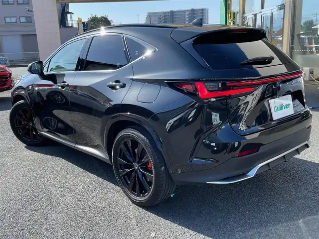 レクサス ＮＸ 350h Fスポーツ 神奈川県 2023(令5)年 1.3万km グラファイトブラックガラスフレーク ワンオーナー/パノラマルーフ/白/黒革シート/純正メモリーナビ・地デジTV/純正USB/BT/Miracast再生/パノラマモニター/ビルトインETC2.0/純正20インチAW/オレンジキャリパー/LEDライト/LEDフォグ/パワーバックドア/ルーフレール/レクサスセーフティシステム+/レーダークルーズコントロール/PCS/LDA/BSM/CTA/PKSB/RSA/コーナーセンサー/オートハイビーム/HUD/前席パワーシート/シートヒーター・エアシート/ステアリングヒーター/パドルシフト/AC100V/プッシュスタート/スマートキー×2・カードキー×1/R5/6/7年ディーラー整備記録/保証書・ユーザーガイドあり