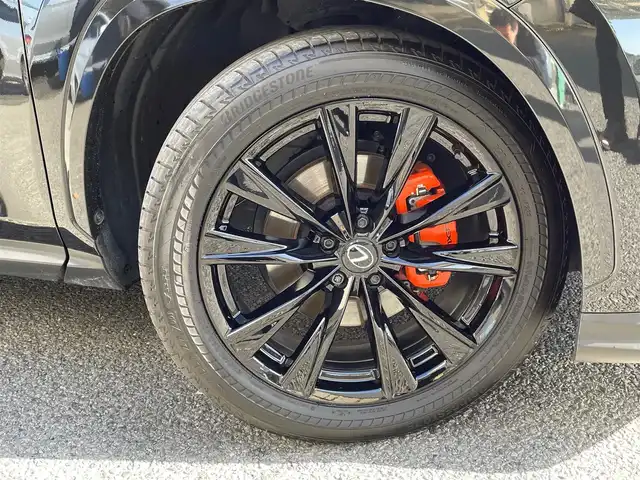 レクサス ＮＸ 350h Fスポーツ 神奈川県 2023(令5)年 1.3万km グラファイトブラックガラスフレーク ワンオーナー/パノラマルーフ/白/黒革シート/純正メモリーナビ・地デジTV/純正USB/BT/Miracast再生/パノラマモニター/ビルトインETC2.0/純正20インチAW/オレンジキャリパー/LEDライト/LEDフォグ/パワーバックドア/ルーフレール/レクサスセーフティシステム+/レーダークルーズコントロール/PCS/LDA/BSM/CTA/PKSB/RSA/コーナーセンサー/オートハイビーム/HUD/前席パワーシート/シートヒーター・エアシート/ステアリングヒーター/パドルシフト/AC100V/プッシュスタート/スマートキー×2・カードキー×1/R5/6/7年ディーラー整備記録/保証書・ユーザーガイドあり