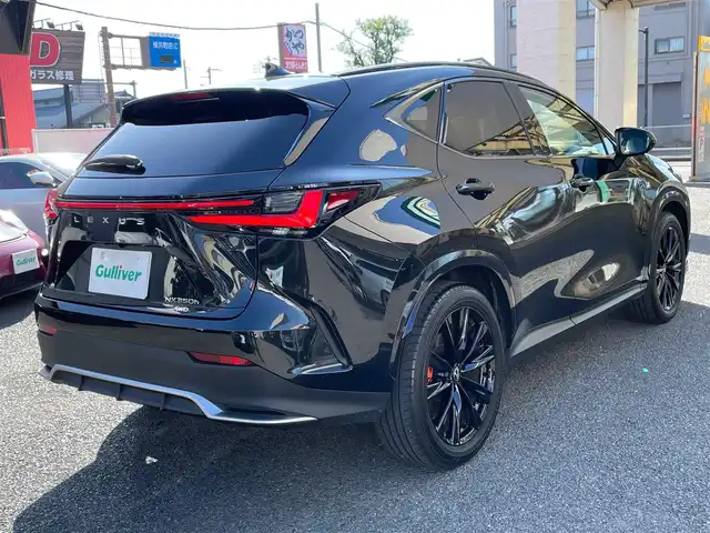 レクサス ＮＸ 350h Fスポーツ 神奈川県 2023(令5)年 1.3万km グラファイトブラックガラスフレーク ワンオーナー/パノラマルーフ/白/黒革シート/純正メモリーナビ・地デジTV/純正USB/BT/Miracast再生/パノラマモニター/ビルトインETC2.0/純正20インチAW/オレンジキャリパー/LEDライト/LEDフォグ/パワーバックドア/ルーフレール/レクサスセーフティシステム+/レーダークルーズコントロール/PCS/LDA/BSM/CTA/PKSB/RSA/コーナーセンサー/オートハイビーム/HUD/前席パワーシート/シートヒーター・エアシート/ステアリングヒーター/パドルシフト/AC100V/プッシュスタート/スマートキー×2・カードキー×1/R5/6/7年ディーラー整備記録/保証書・ユーザーガイドあり