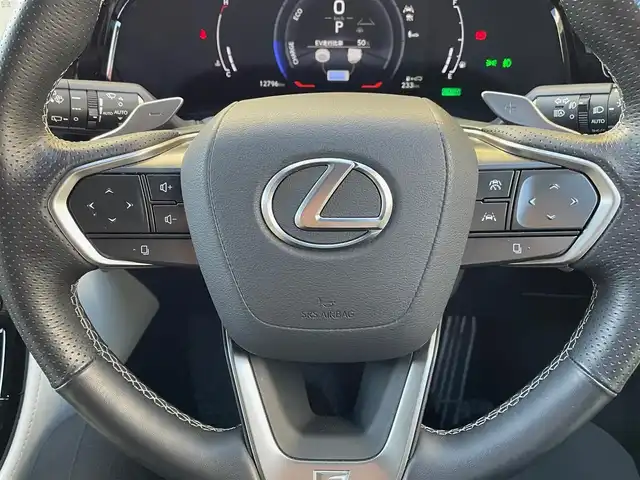 レクサス ＮＸ 350h Fスポーツ 神奈川県 2023(令5)年 1.3万km グラファイトブラックガラスフレーク ワンオーナー/パノラマルーフ/白/黒革シート/純正メモリーナビ・地デジTV/純正USB/BT/Miracast再生/パノラマモニター/ビルトインETC2.0/純正20インチAW/オレンジキャリパー/LEDライト/LEDフォグ/パワーバックドア/ルーフレール/レクサスセーフティシステム+/レーダークルーズコントロール/PCS/LDA/BSM/CTA/PKSB/RSA/コーナーセンサー/オートハイビーム/HUD/前席パワーシート/シートヒーター・エアシート/ステアリングヒーター/パドルシフト/AC100V/プッシュスタート/スマートキー×2・カードキー×1/R5/6/7年ディーラー整備記録/保証書・ユーザーガイドあり