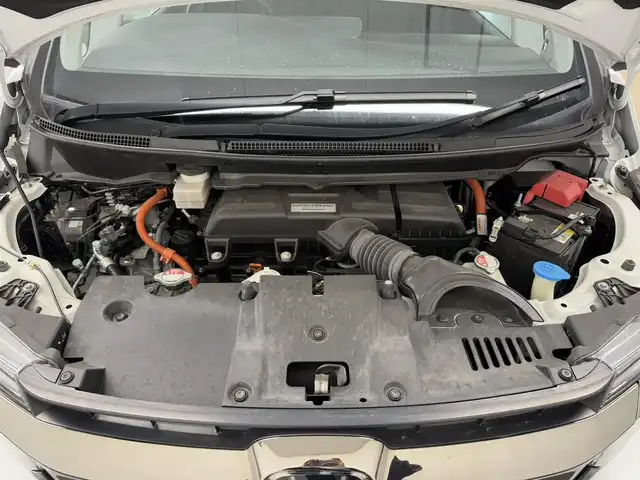 ホンダ ステップワゴン スパーダ eHEV G EXホンダS 三重県 2020(令2)年 2.7万km プラチナホワイトパール ハイブリッド/FF/インパネCVT/純正 9インチナビ VXM-207VFNi/（FM/AM/CD/DVD/TV/SD/Music Rack/USB/iPod/Bluetooth/HDMI/CarPlay）/バックカメラ/両側パワースライドドア/ドライブレコーダー 前後（前方のみナビ連動）/ビルトイン ETC2.0/Honda SENSING/・衝突軽減ブレーキ［CMBS］/・車線維持支援システム［LKAS］/・アダプティブクルーズコントロール［ACC］/・路外逸脱抑制機能/・標識認識機能/・先行車発進お知らせ機能/・パーキングセンサーシステム/装備/・ハーフレザーシート/・シートヒーター（D/N）/・トリプルゾーン・フルオートエアコン（左右＆後席）/・電子パーキングブレーキ＋ブレーキホールド機能/・オートライト/・LED ヘッドライト＋フロントフォグライト/・ステアリングスイッチ/・プッシュスタート/・純正16inAW/・取/ナビ取/・スマートキーx1