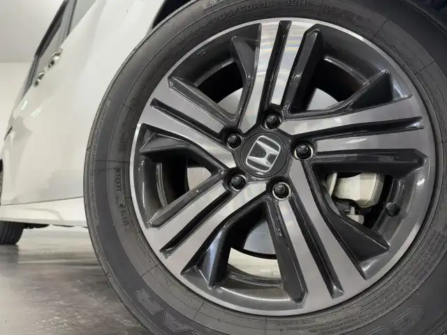 ホンダ ステップワゴン スパーダ eHEV G EXホンダS 三重県 2020(令2)年 2.7万km プラチナホワイトパール ハイブリッド/FF/インパネCVT/純正 9インチナビ VXM-207VFNi/（FM/AM/CD/DVD/TV/SD/Music Rack/USB/iPod/Bluetooth/HDMI/CarPlay）/バックカメラ/両側パワースライドドア/ドライブレコーダー 前後（前方のみナビ連動）/ビルトイン ETC2.0/Honda SENSING/・衝突軽減ブレーキ［CMBS］/・車線維持支援システム［LKAS］/・アダプティブクルーズコントロール［ACC］/・路外逸脱抑制機能/・標識認識機能/・先行車発進お知らせ機能/・パーキングセンサーシステム/装備/・ハーフレザーシート/・シートヒーター（D/N）/・トリプルゾーン・フルオートエアコン（左右＆後席）/・電子パーキングブレーキ＋ブレーキホールド機能/・オートライト/・LED ヘッドライト＋フロントフォグライト/・ステアリングスイッチ/・プッシュスタート/・純正16inAW/・取/ナビ取/・スマートキーx1