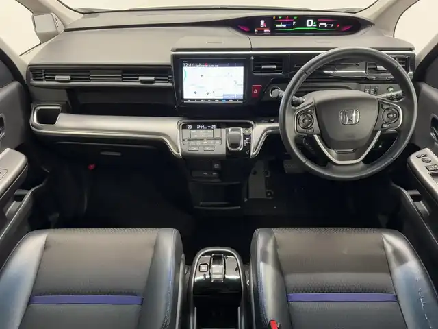 ホンダ ステップワゴン スパーダ eHEV G EXホンダS 三重県 2020(令2)年 2.7万km プラチナホワイトパール ハイブリッド/FF/インパネCVT/純正 9インチナビ VXM-207VFNi/（FM/AM/CD/DVD/TV/SD/Music Rack/USB/iPod/Bluetooth/HDMI/CarPlay）/バックカメラ/両側パワースライドドア/ドライブレコーダー 前後（前方のみナビ連動）/ビルトイン ETC2.0/Honda SENSING/・衝突軽減ブレーキ［CMBS］/・車線維持支援システム［LKAS］/・アダプティブクルーズコントロール［ACC］/・路外逸脱抑制機能/・標識認識機能/・先行車発進お知らせ機能/・パーキングセンサーシステム/装備/・ハーフレザーシート/・シートヒーター（D/N）/・トリプルゾーン・フルオートエアコン（左右＆後席）/・電子パーキングブレーキ＋ブレーキホールド機能/・オートライト/・LED ヘッドライト＋フロントフォグライト/・ステアリングスイッチ/・プッシュスタート/・純正16inAW/・取/ナビ取/・スマートキーx1