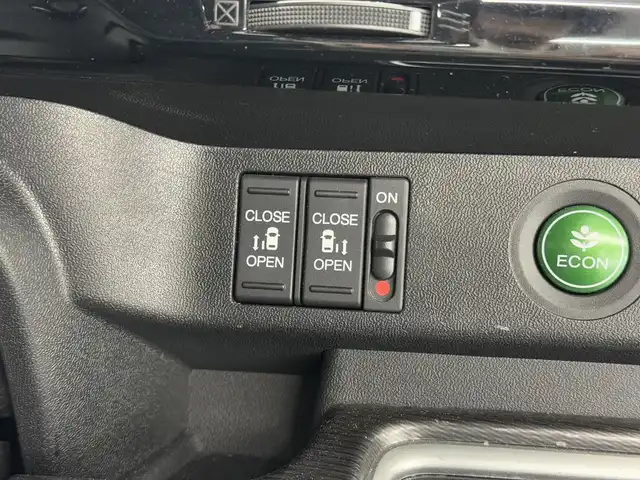 ホンダ ステップワゴン スパーダ eHEV G EXホンダS 三重県 2020(令2)年 2.7万km プラチナホワイトパール ハイブリッド/FF/インパネCVT/純正 9インチナビ VXM-207VFNi/（FM/AM/CD/DVD/TV/SD/Music Rack/USB/iPod/Bluetooth/HDMI/CarPlay）/バックカメラ/両側パワースライドドア/ドライブレコーダー 前後（前方のみナビ連動）/ビルトイン ETC2.0/Honda SENSING/・衝突軽減ブレーキ［CMBS］/・車線維持支援システム［LKAS］/・アダプティブクルーズコントロール［ACC］/・路外逸脱抑制機能/・標識認識機能/・先行車発進お知らせ機能/・パーキングセンサーシステム/装備/・ハーフレザーシート/・シートヒーター（D/N）/・トリプルゾーン・フルオートエアコン（左右＆後席）/・電子パーキングブレーキ＋ブレーキホールド機能/・オートライト/・LED ヘッドライト＋フロントフォグライト/・ステアリングスイッチ/・プッシュスタート/・純正16inAW/・取/ナビ取/・スマートキーx1