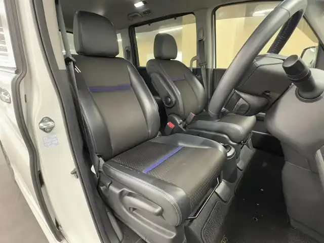 ホンダ ステップワゴン スパーダ eHEV G EXホンダS 三重県 2020(令2)年 2.7万km プラチナホワイトパール ハイブリッド/FF/インパネCVT/純正 9インチナビ VXM-207VFNi/（FM/AM/CD/DVD/TV/SD/Music Rack/USB/iPod/Bluetooth/HDMI/CarPlay）/バックカメラ/両側パワースライドドア/ドライブレコーダー 前後（前方のみナビ連動）/ビルトイン ETC2.0/Honda SENSING/・衝突軽減ブレーキ［CMBS］/・車線維持支援システム［LKAS］/・アダプティブクルーズコントロール［ACC］/・路外逸脱抑制機能/・標識認識機能/・先行車発進お知らせ機能/・パーキングセンサーシステム/装備/・ハーフレザーシート/・シートヒーター（D/N）/・トリプルゾーン・フルオートエアコン（左右＆後席）/・電子パーキングブレーキ＋ブレーキホールド機能/・オートライト/・LED ヘッドライト＋フロントフォグライト/・ステアリングスイッチ/・プッシュスタート/・純正16inAW/・取/ナビ取/・スマートキーx1