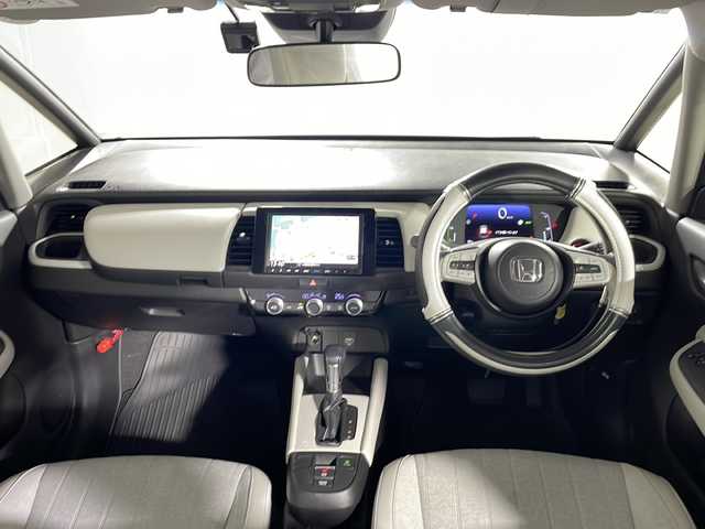 ホンダ フィット e:HEVホーム 沖縄県 2020(令2)年 2.7万km プラチナホワイトパール 禁煙車/県外仕入れ/ワンオーナー/8インチ純正ナビ/【CD/DVD/フルセグTV/BT】/バックカメラ/前後ドライブレコーダー/衝突被害軽減システム/前後コーナーセンサー/レーンキープアシスト/レーダークルーズコントロール/オートハイビーム/LEDヘッドライト/ハーフレザーシート/スマートキー