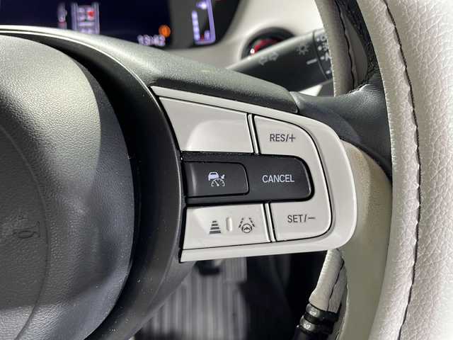 ホンダ フィット e:HEVホーム 沖縄県 2020(令2)年 2.7万km プラチナホワイトパール 禁煙車/県外仕入れ/ワンオーナー/8インチ純正ナビ/【CD/DVD/フルセグTV/BT】/バックカメラ/前後ドライブレコーダー/衝突被害軽減システム/前後コーナーセンサー/レーンキープアシスト/レーダークルーズコントロール/オートハイビーム/LEDヘッドライト/ハーフレザーシート/スマートキー