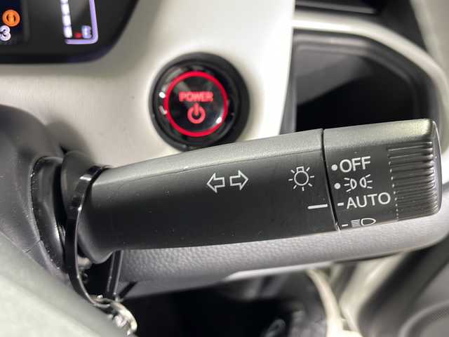 ホンダ フィット e:HEVホーム 沖縄県 2020(令2)年 2.7万km プラチナホワイトパール 禁煙車/県外仕入れ/ワンオーナー/8インチ純正ナビ/【CD/DVD/フルセグTV/BT】/バックカメラ/前後ドライブレコーダー/衝突被害軽減システム/前後コーナーセンサー/レーンキープアシスト/レーダークルーズコントロール/オートハイビーム/LEDヘッドライト/ハーフレザーシート/スマートキー