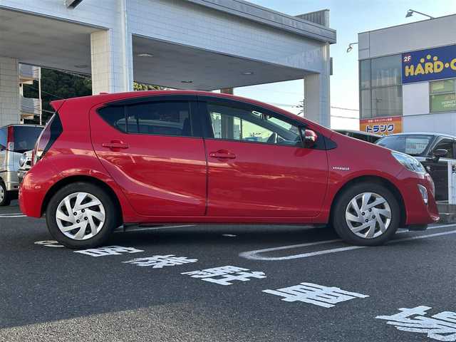 トヨタ アクア G ブラックソフトレザーセレ 長崎県 2015(平27)年 6.7万km スーパーレッドⅤ ワンオーナー/取扱説明書/純正SDナビ(AM/FM/BTフルセグTV)/プッシュスタート/スマートキー/ETC/ステアリングスイッチ/革巻きステアリング/追従無しクルーズコントロール/ドライブモードセレクト/前席シートヒーター/手動光軸調整ダイヤル/オートライト/電格ミラー/ドアバイザー/純正フロアマット/ABS/VSC/イモビライザーシステム/車両接近通報/SRSダブルエアバッグ/ISOFIX/ナノイー