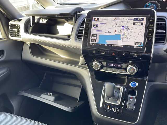 日産 セレナ e－パワー ハイウェイスター V 山口県 2020(令2)年 4.3万km ダイヤモンドブラック 純正メモリナビ【MM519DーL】/Bluetooth接続/アラウンドビューモニター/フルセグTV/ビルトインETC/ドライブレコーダー/USB入力端子/純正フロアマット/運転支援システム/・プロパイロット/・側方支援/・後側支援/・エマージェンシーブレーキ/・速度標識表示/・道路標識表示/・駐車支援/・ふらつき警報/・走行時間/・凍結注意/両側パワースライドドア/純正16インチアルミホイール/純正LEDライト/フォグライト/コーナーセンサー/保証書/取扱説明書/電動パーキングブレーキ/オートホールド機能/フリップダウンモニター/HDMI端子