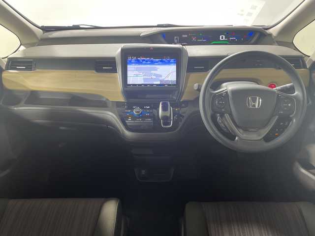 ホンダ フリード ハイブリット G ホンダセンシング 神奈川県 2019(平31)年 7.5万km ホワイトオーキッドパール 純正9型メモリーナビゲーション【VXM-197VFNi】/純正後席フリップダウンモニター/フルセグ　CD DVD　Bluetooth　AM FM SDMUSICRACK　/バックカメラ/両側電動スライドドア【サンシェード】/ホンダセンシング/CMBS衝突軽減ブレーキ/レーンキープアシストシステム/ACC先行車検知機能/レーダークルーズコントロール/先行車発進お知らせ機能/路外逸脱抑制機能/標識認識機能/社外前方ドライブレコーダー/ビルトインETC/ECON/プッシュスタート/スマートキー/LEDヘッドライト/オートライト