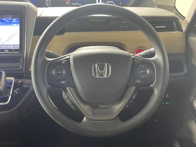 ホンダ フリード ハイブリット G ホンダセンシング 神奈川県 2019(平31)年 7.5万km ホワイトオーキッドパール 純正9型メモリーナビゲーション【VXM-197VFNi】/純正後席フリップダウンモニター/フルセグ　CD DVD　Bluetooth　AM FM SDMUSICRACK　/バックカメラ/両側電動スライドドア【サンシェード】/ホンダセンシング/CMBS衝突軽減ブレーキ/レーンキープアシストシステム/ACC先行車検知機能/レーダークルーズコントロール/先行車発進お知らせ機能/路外逸脱抑制機能/標識認識機能/社外前方ドライブレコーダー/ビルトインETC/ECON/プッシュスタート/スマートキー/LEDヘッドライト/オートライト