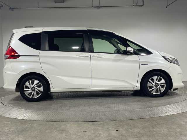 ホンダ フリード ハイブリット G ホンダセンシング 神奈川県 2019(平31)年 7.5万km ホワイトオーキッドパール 純正9型メモリーナビゲーション【VXM-197VFNi】/純正後席フリップダウンモニター/フルセグ　CD DVD　Bluetooth　AM FM SDMUSICRACK　/バックカメラ/両側電動スライドドア【サンシェード】/ホンダセンシング/CMBS衝突軽減ブレーキ/レーンキープアシストシステム/ACC先行車検知機能/レーダークルーズコントロール/先行車発進お知らせ機能/路外逸脱抑制機能/標識認識機能/社外前方ドライブレコーダー/ビルトインETC/ECON/プッシュスタート/スマートキー/LEDヘッドライト/オートライト