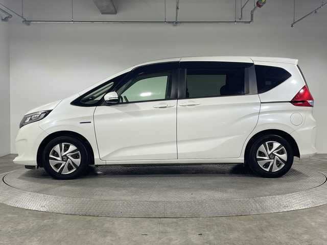 ホンダ フリード ハイブリット G ホンダセンシング 神奈川県 2019(平31)年 7.5万km ホワイトオーキッドパール 純正9型メモリーナビゲーション【VXM-197VFNi】/純正後席フリップダウンモニター/フルセグ　CD DVD　Bluetooth　AM FM SDMUSICRACK　/バックカメラ/両側電動スライドドア【サンシェード】/ホンダセンシング/CMBS衝突軽減ブレーキ/レーンキープアシストシステム/ACC先行車検知機能/レーダークルーズコントロール/先行車発進お知らせ機能/路外逸脱抑制機能/標識認識機能/社外前方ドライブレコーダー/ビルトインETC/ECON/プッシュスタート/スマートキー/LEDヘッドライト/オートライト