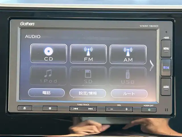 ホンダ フィット ハイブリット F 新潟県 2017(平29)年 4.5万km タフホワイトⅡ 衝突軽減/純正ナビ/(AM/FM/CD/BT)/ETC/追従クルーズコントロール/アイドリングストップ/ハロゲンヘッドライト/電格ミラー/ドアバイザー/横滑り防止/プッシュスタート/スマートキー