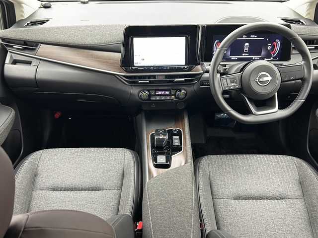 日産 オーラ G FOUR 宮城県 2023(令5)年 1万km ブリリアントシルバー 4WD/純正ナビ：AVIC-RQ912/フルセグTV/CD/DVD/AUX/iPod/HDMI/USB/BT/全方位カメラ/スペアキー×1/デジタルインナーミラー/衝突被害軽減システム/横滑り防止装置/ブラインドスポットモニター/オートマチックハイビーム/オートライト/純正17インチAW/純正フロアマット/ETC/ハーフレザー/前席シートヒーター/ステアリングヒーター/前後コーナーセンサー/前方ドライブレコーダー：CSD-690FHR/LEDヘッドライト