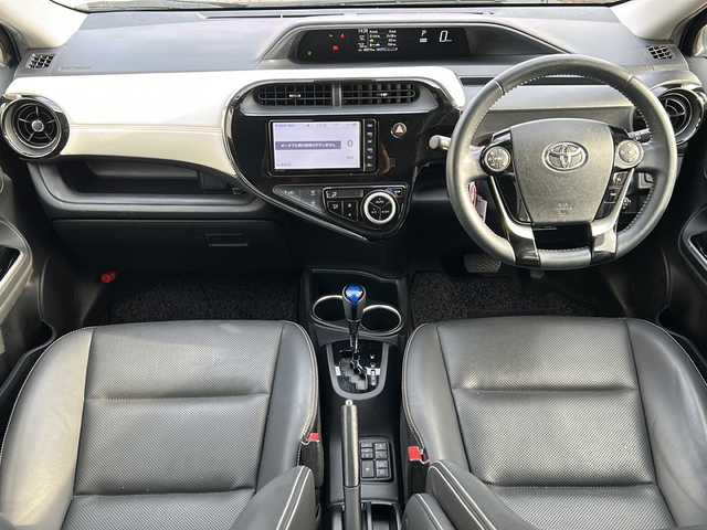 トヨタ アクア G ブラックソフトレザーセレ 鳥取県 2019(平31)年 4.9万km ブラックマイカ ワンオーナー/スマートキーx２個/ソフトレザーシート/ホワイトレザーインパネ/プリクラッシュセーフティ/レーンデパーチャー/クルーズコントロール/オートハイビーム/クリアランスソナー/純正メモリナビ/フルセグ・Bluetooth/バックカメラ/前席シートヒーター/nano-eエアコン/液晶メーターパネル/オートライト/オートリトラクトミラー/革巻ステアリング/ビルトインETC/保証書・取説