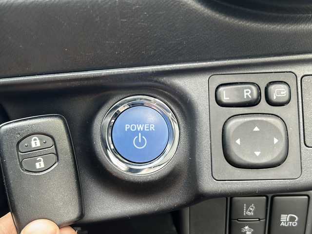 トヨタ アクア G ブラックソフトレザーセレ 鳥取県 2019(平31)年 4.9万km ブラックマイカ ワンオーナー/スマートキーx２個/ソフトレザーシート/ホワイトレザーインパネ/プリクラッシュセーフティ/レーンデパーチャー/クルーズコントロール/オートハイビーム/クリアランスソナー/純正メモリナビ/フルセグ・Bluetooth/バックカメラ/前席シートヒーター/nano-eエアコン/液晶メーターパネル/オートライト/オートリトラクトミラー/革巻ステアリング/ビルトインETC/保証書・取説