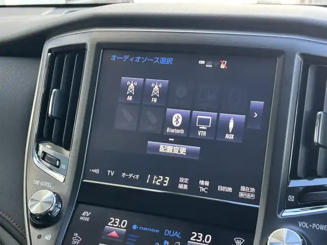 トヨタ クラウン ハイブリッド アスリートG 静岡県 2018(平30)年 5.7万km ホワイトパールクリスタルシャイン サンルーフ/トヨタセーフティーセンス/・プリクラッシュセーフティシステム/・レーンディパーチャーアラート/・アダプティブハイビームシステム/・オートマチックハイビーム/・レーダークルーズコントロール/純正8インチナビ/FM/AM/CD/DVD/Blue-ray/Bluetooth/ブラインドスポットモニター/ハンドルヒーター/レザーシート/前席シートヒーター/前席エアシート/バックカメラ/純正17AW/ビルトインETC2.0