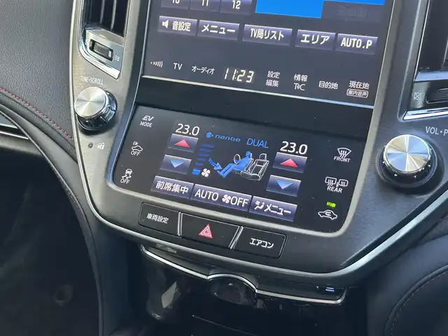 トヨタ クラウン ハイブリッド アスリートG 静岡県 2018(平30)年 5.7万km ホワイトパールクリスタルシャイン サンルーフ/トヨタセーフティーセンス/・プリクラッシュセーフティシステム/・レーンディパーチャーアラート/・アダプティブハイビームシステム/・オートマチックハイビーム/・レーダークルーズコントロール/純正8インチナビ/FM/AM/CD/DVD/Blue-ray/Bluetooth/ブラインドスポットモニター/ハンドルヒーター/レザーシート/前席シートヒーター/前席エアシート/バックカメラ/純正17AW/ビルトインETC2.0