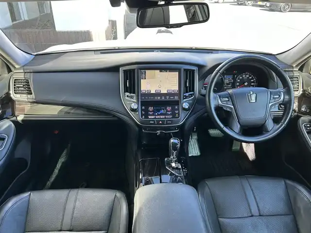 トヨタ クラウン ハイブリッド アスリートG 静岡県 2018(平30)年 5.7万km ホワイトパールクリスタルシャイン サンルーフ/トヨタセーフティーセンス/・プリクラッシュセーフティシステム/・レーンディパーチャーアラート/・アダプティブハイビームシステム/・オートマチックハイビーム/・レーダークルーズコントロール/純正8インチナビ/FM/AM/CD/DVD/Blue-ray/Bluetooth/ブラインドスポットモニター/ハンドルヒーター/レザーシート/前席シートヒーター/前席エアシート/バックカメラ/純正17AW/ビルトインETC2.0