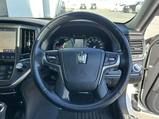 トヨタ クラウン ハイブリッド アスリートG 静岡県 2018(平30)年 5.7万km ホワイトパールクリスタルシャイン サンルーフ/トヨタセーフティーセンス/・プリクラッシュセーフティシステム/・レーンディパーチャーアラート/・アダプティブハイビームシステム/・オートマチックハイビーム/・レーダークルーズコントロール/純正8インチナビ/FM/AM/CD/DVD/Blue-ray/Bluetooth/ブラインドスポットモニター/ハンドルヒーター/レザーシート/前席シートヒーター/前席エアシート/バックカメラ/純正17AW/ビルトインETC2.0