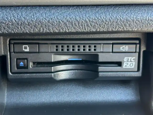 トヨタ クラウン ハイブリッド アスリートG 静岡県 2018(平30)年 5.7万km ホワイトパールクリスタルシャイン サンルーフ/トヨタセーフティーセンス/・プリクラッシュセーフティシステム/・レーンディパーチャーアラート/・アダプティブハイビームシステム/・オートマチックハイビーム/・レーダークルーズコントロール/純正8インチナビ/FM/AM/CD/DVD/Blue-ray/Bluetooth/ブラインドスポットモニター/ハンドルヒーター/レザーシート/前席シートヒーター/前席エアシート/バックカメラ/純正17AW/ビルトインETC2.0