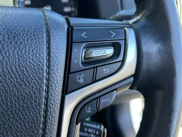 トヨタ クラウン ハイブリッド アスリートG 静岡県 2018(平30)年 5.7万km ホワイトパールクリスタルシャイン サンルーフ/トヨタセーフティーセンス/・プリクラッシュセーフティシステム/・レーンディパーチャーアラート/・アダプティブハイビームシステム/・オートマチックハイビーム/・レーダークルーズコントロール/純正8インチナビ/FM/AM/CD/DVD/Blue-ray/Bluetooth/ブラインドスポットモニター/ハンドルヒーター/レザーシート/前席シートヒーター/前席エアシート/バックカメラ/純正17AW/ビルトインETC2.0