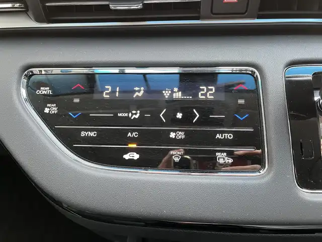 ホンダ オデッセイ ハイブリッド e:HEVアブソルート EX 滋賀県 2021(令3)年 1.6万km プレミアムヴィーナスブラックP 禁煙車/純正ナビ/（CD/DVD/SD/Bluetooth/フルセグTV）/全方位カメラ/純正フリップダウンモニター/ビルトインETC/前後ドライブレコーダー/両側電動スライドドア/パワーバックドア/路外逸脱抑制機能/レーンキープアシストシステム/ブラインドスポットモニター/衝突被害軽減ブレーキ/クリアランスソナー/標識認識機能/電動パーキングブレーキ/オートホールドブレーキ/革巻きステアリング/アダプティブクルーズコントロール/ステアリングリモコン/ハーフレザーシート/前席シートヒーター/前席パワーシート/LEDヘッドライト/フォグランプ/オートヘッドライト/カーテンエアバッグ