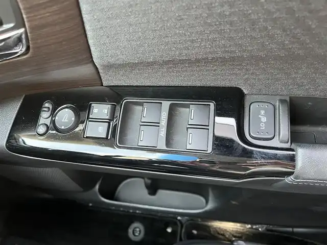 ホンダ オデッセイ ハイブリッド e:HEVアブソルート EX 滋賀県 2021(令3)年 1.6万km プレミアムヴィーナスブラックP 禁煙車/純正ナビ/（CD/DVD/SD/Bluetooth/フルセグTV）/全方位カメラ/純正フリップダウンモニター/ビルトインETC/前後ドライブレコーダー/両側電動スライドドア/パワーバックドア/路外逸脱抑制機能/レーンキープアシストシステム/ブラインドスポットモニター/衝突被害軽減ブレーキ/クリアランスソナー/標識認識機能/電動パーキングブレーキ/オートホールドブレーキ/革巻きステアリング/アダプティブクルーズコントロール/ステアリングリモコン/ハーフレザーシート/前席シートヒーター/前席パワーシート/LEDヘッドライト/フォグランプ/オートヘッドライト/カーテンエアバッグ