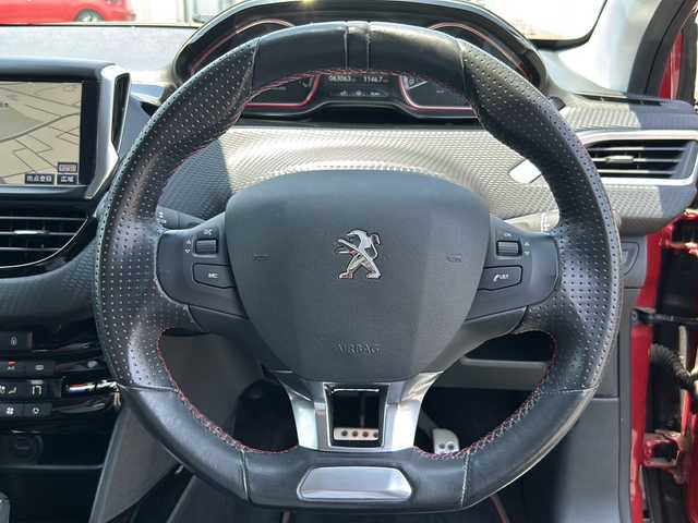 プジョー ２００８ GTライン 東京都 2016(平28)年 6.3万km ルージュトルマリン 社外フルセグナビ（CNZU510DXA）/（Bluetooth/USB/iPod/AUX）/ドライブレコーダー（前後）/純正フロアマット/純正17インチアルミホイール/ルーフレール/コーナーセンサー（後ろのみ）/横滑り防止装置/レーンアシスト/ダウンヒルアシストコントロール/リモコンキー/スペアキー１本/保証書/取説書